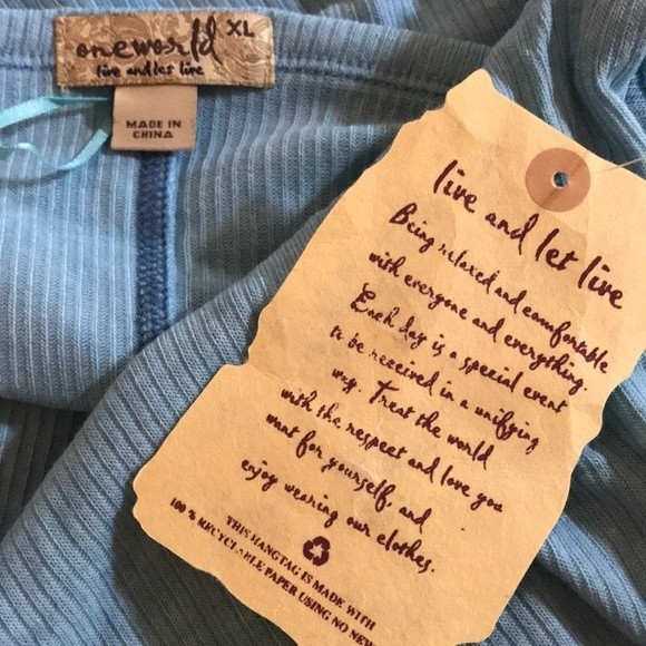 One World Tee W/Multicolored Scarf - NWT Sm. - Picture 7 of 8